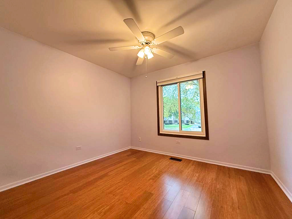 966 Cumberland Court #B2, Roselle, IL 60172