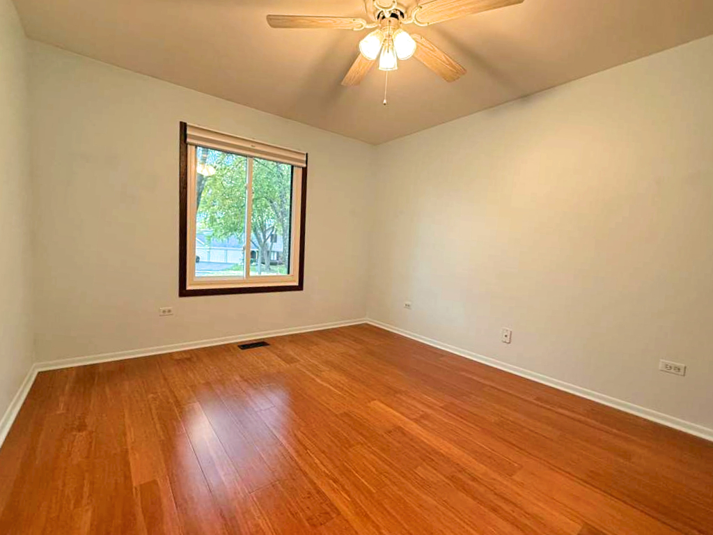 966 Cumberland Court #B2, Roselle, IL 60172