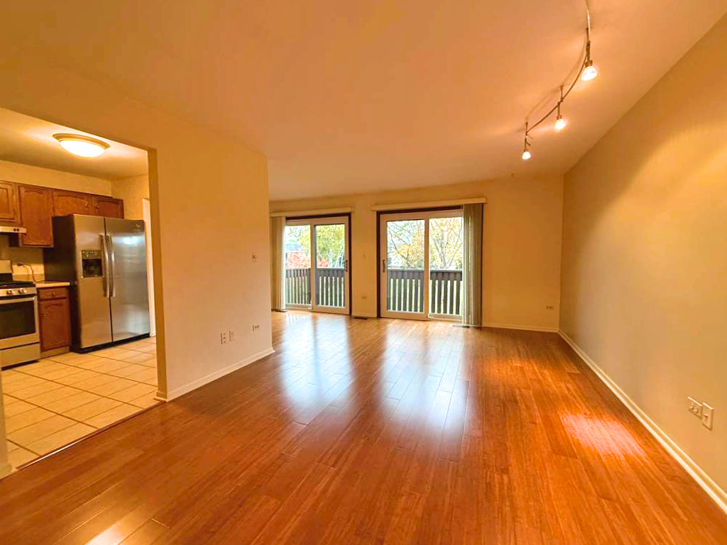 966 Cumberland Court #B2, Roselle, IL 60172