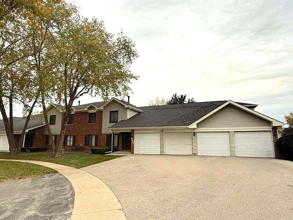 966 Cumberland Court #B2, Roselle, IL 60172