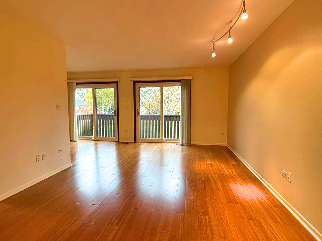 966 Cumberland Court #B2, Roselle, IL 60172