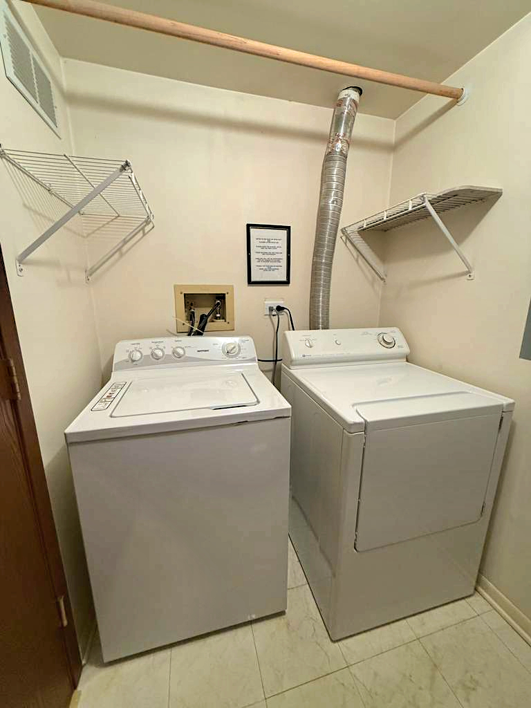 966 Cumberland Court #B2, Roselle, IL 60172