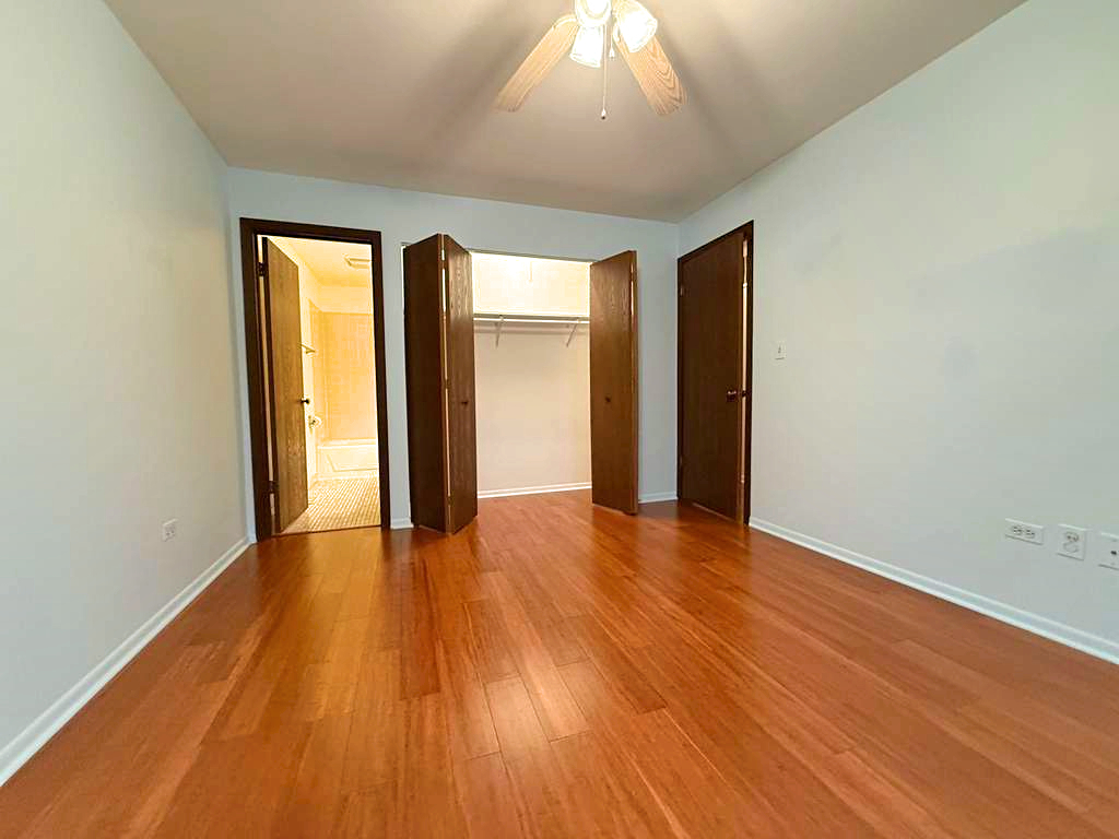 966 Cumberland Court #B2, Roselle, IL 60172