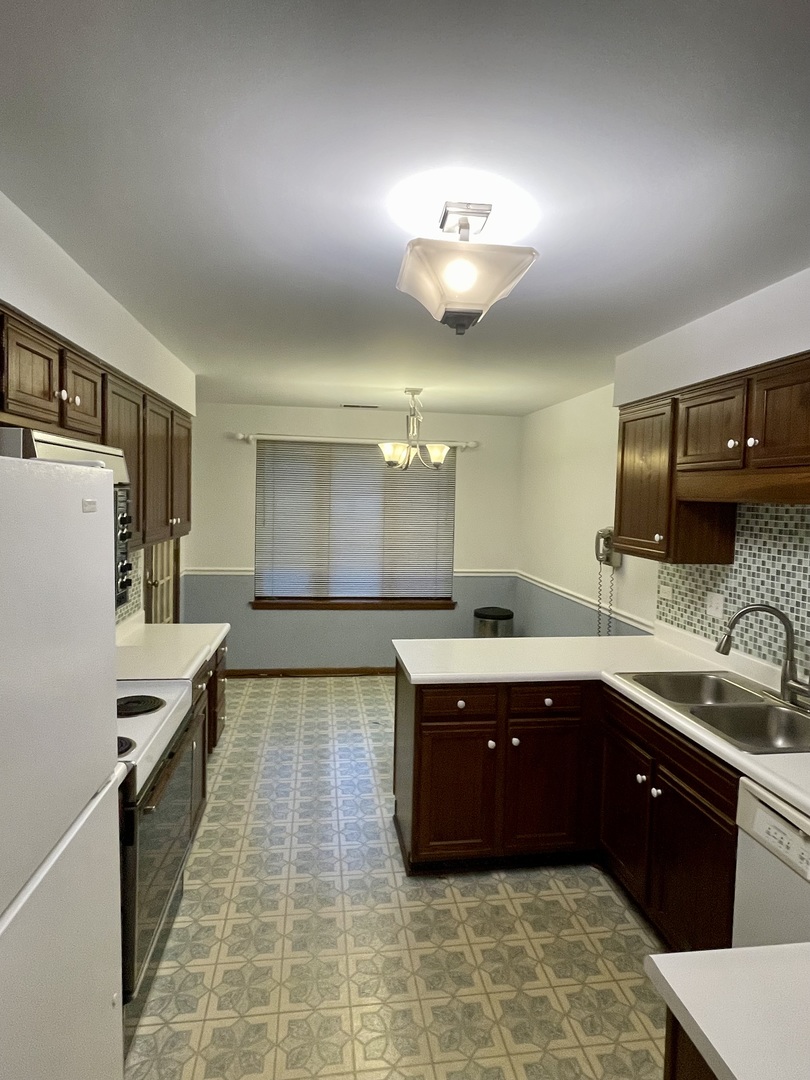 7800 W Foresthill Lane #104, Palos Heights, IL 60463