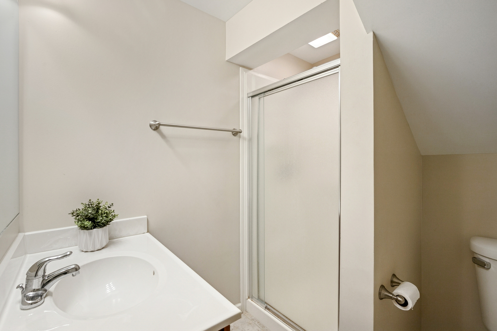 25904 W Brooks Farm Road, Round Lake, IL 60073