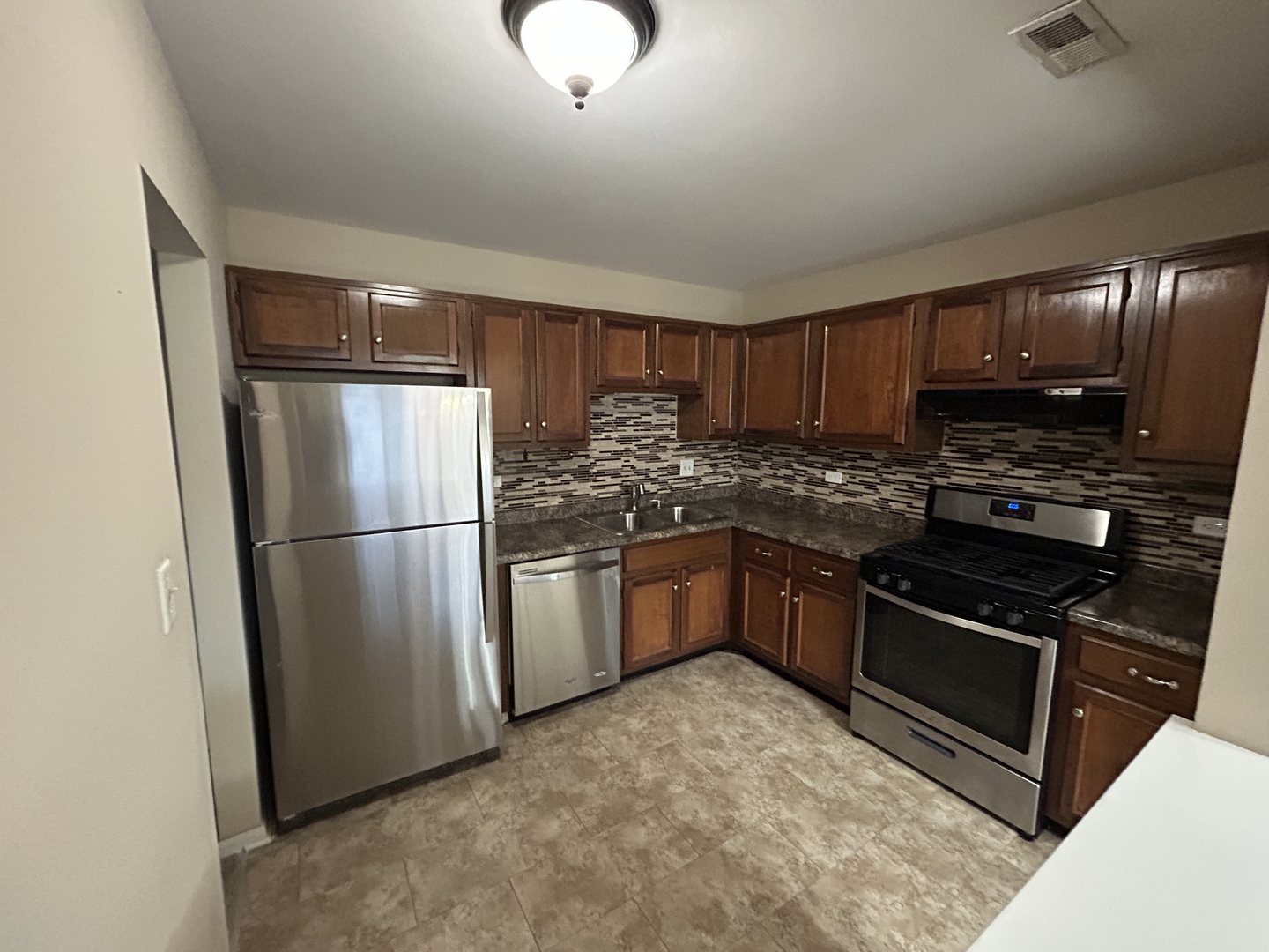 7030 Park Lane Court #203, Woodridge, IL 60517