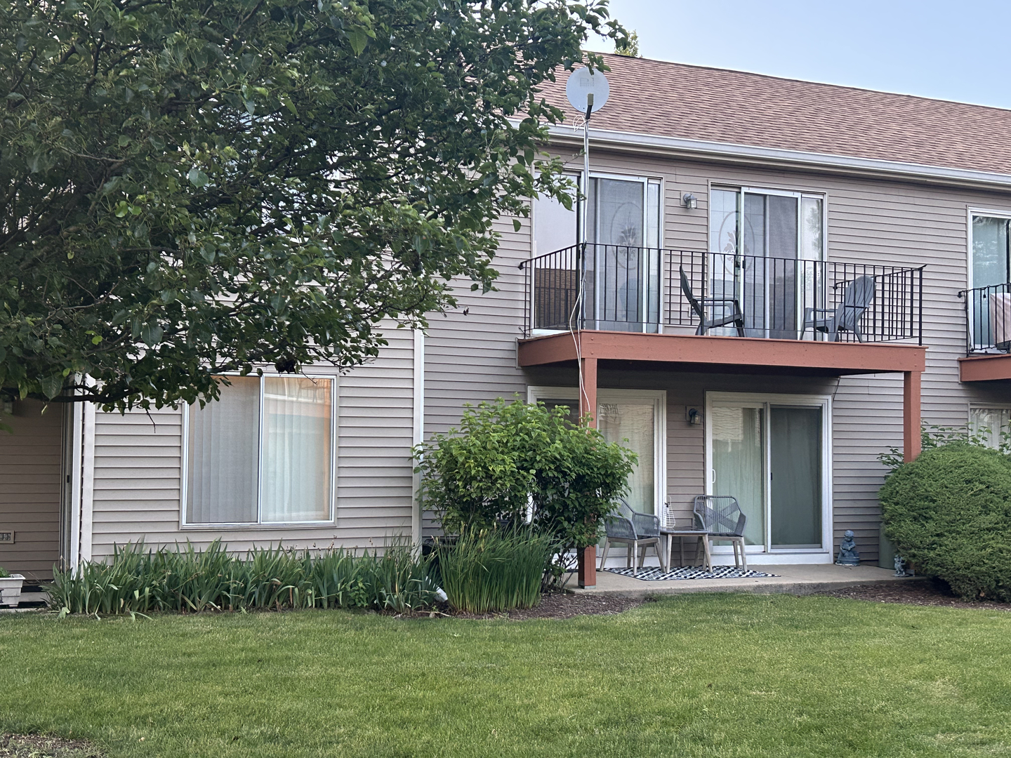 7030 Park Lane Court #203, Woodridge, IL 60517