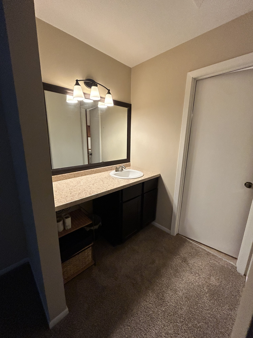 7030 Park Lane Court #203, Woodridge, IL 60517