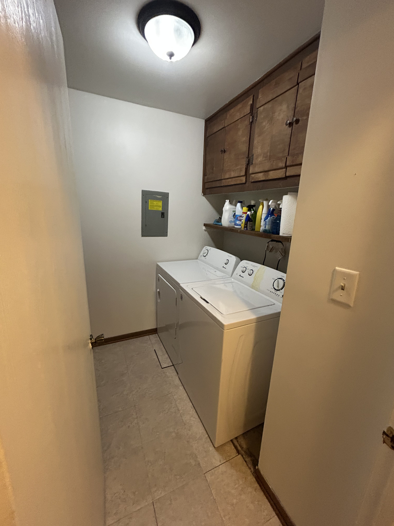 7030 Park Lane Court #203, Woodridge, IL 60517