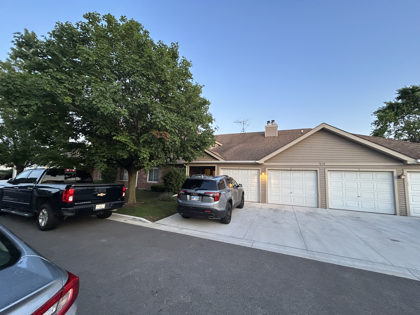 7030 Park Lane Court #203, Woodridge, IL 60517