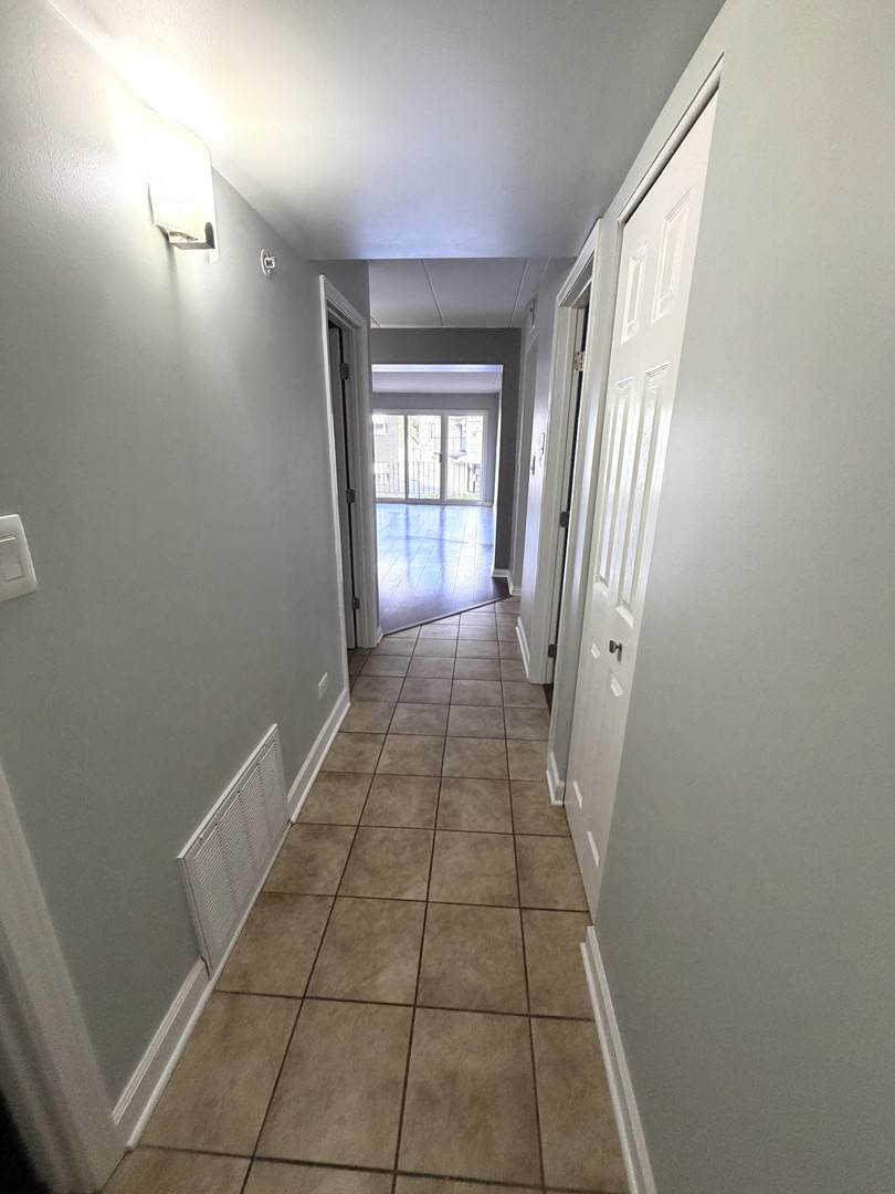 4530 W 93rd Street #1D, Oak Lawn, IL 60453