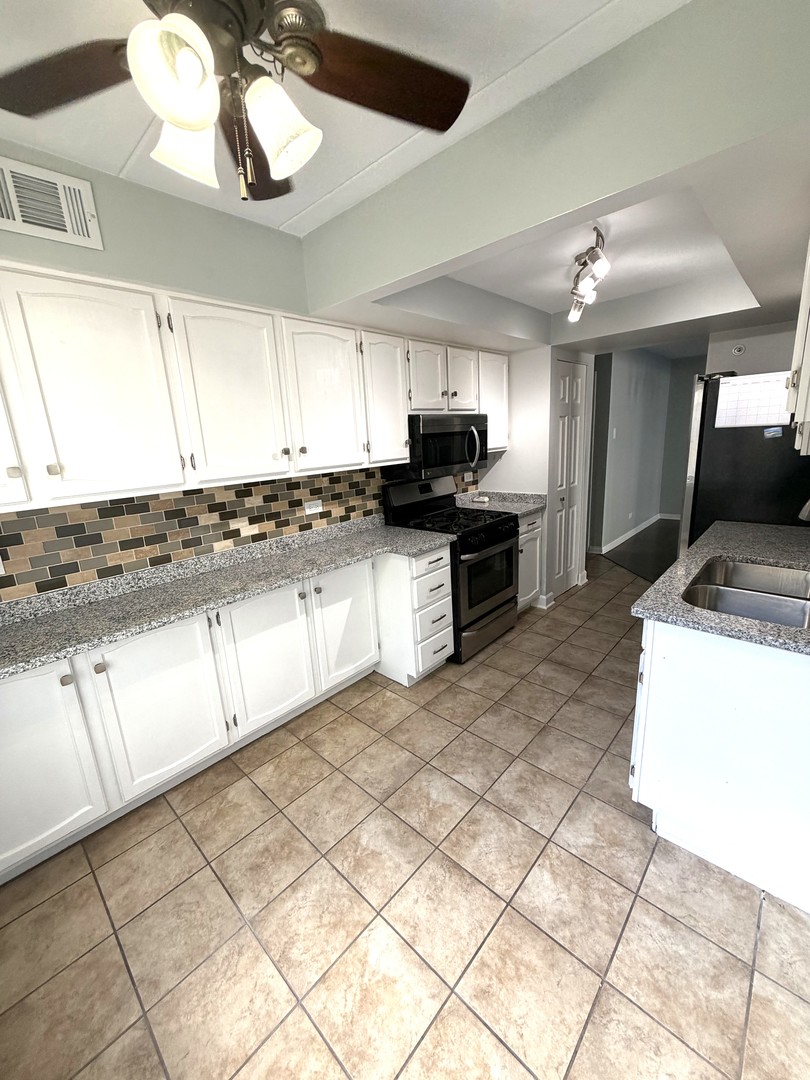 4530 W 93rd Street #1D, Oak Lawn, IL 60453