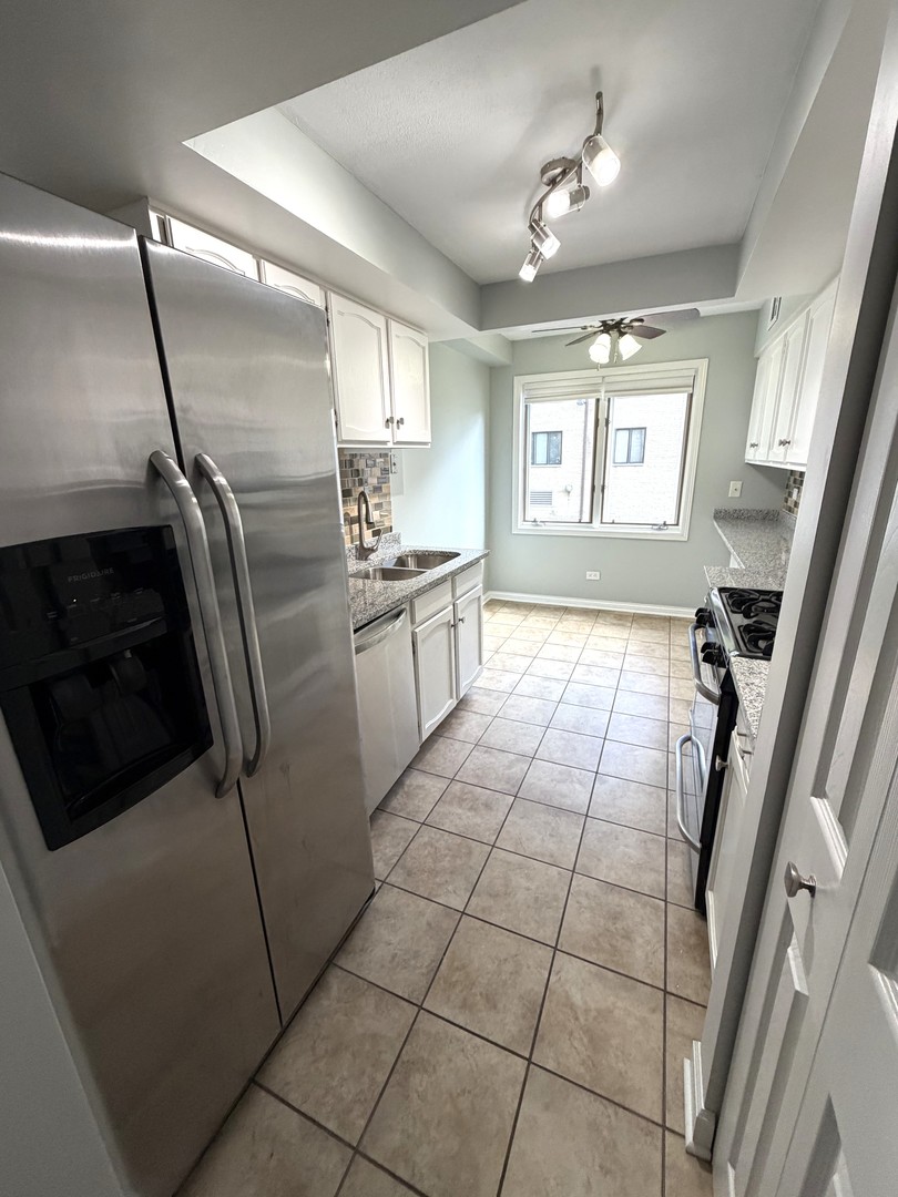 4530 W 93rd Street #1D, Oak Lawn, IL 60453