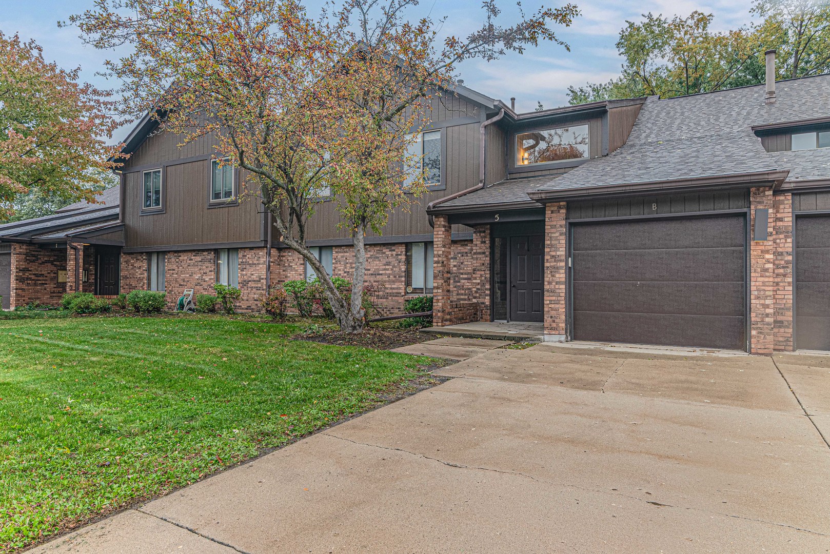 5 Creekside Circle #B, Elgin, IL 60123