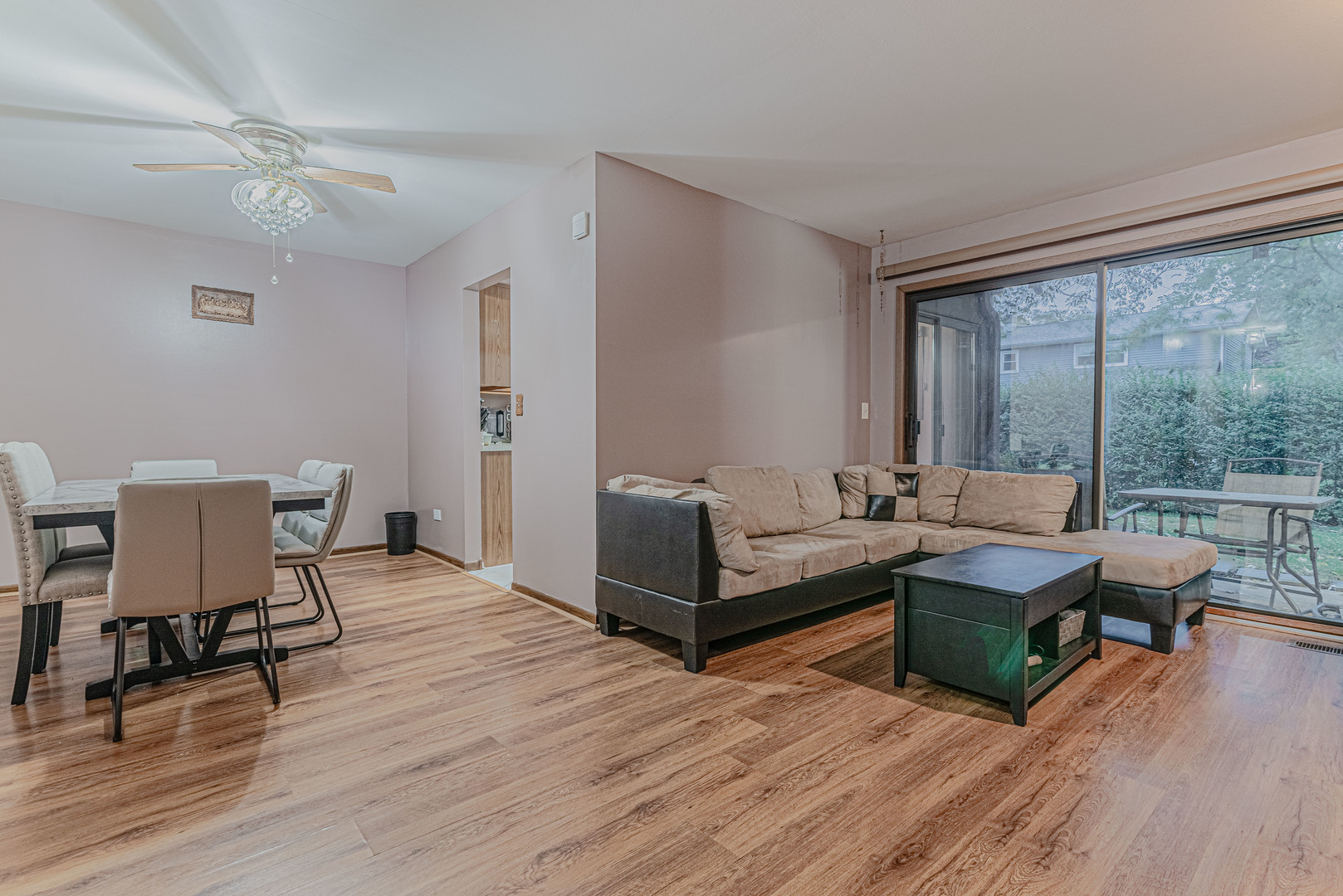 5 Creekside Circle #B, Elgin, IL 60123