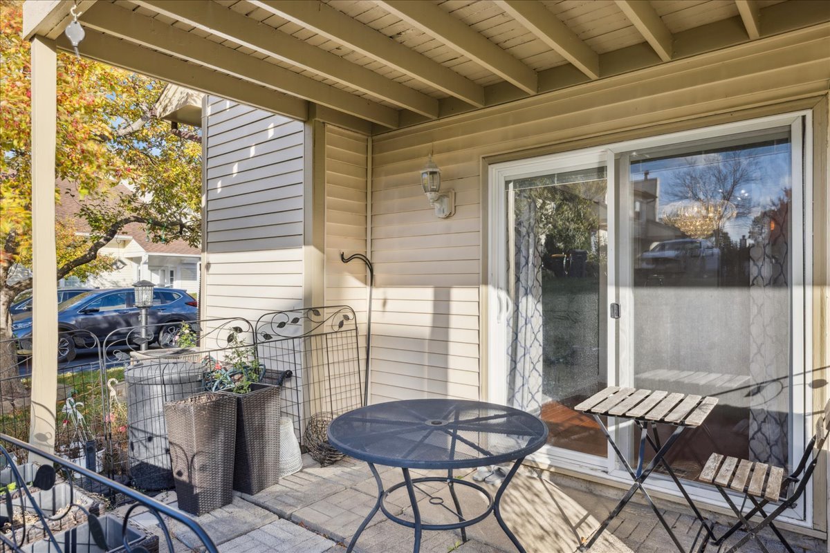 318 Juniper Circle, Streamwood, IL 60107