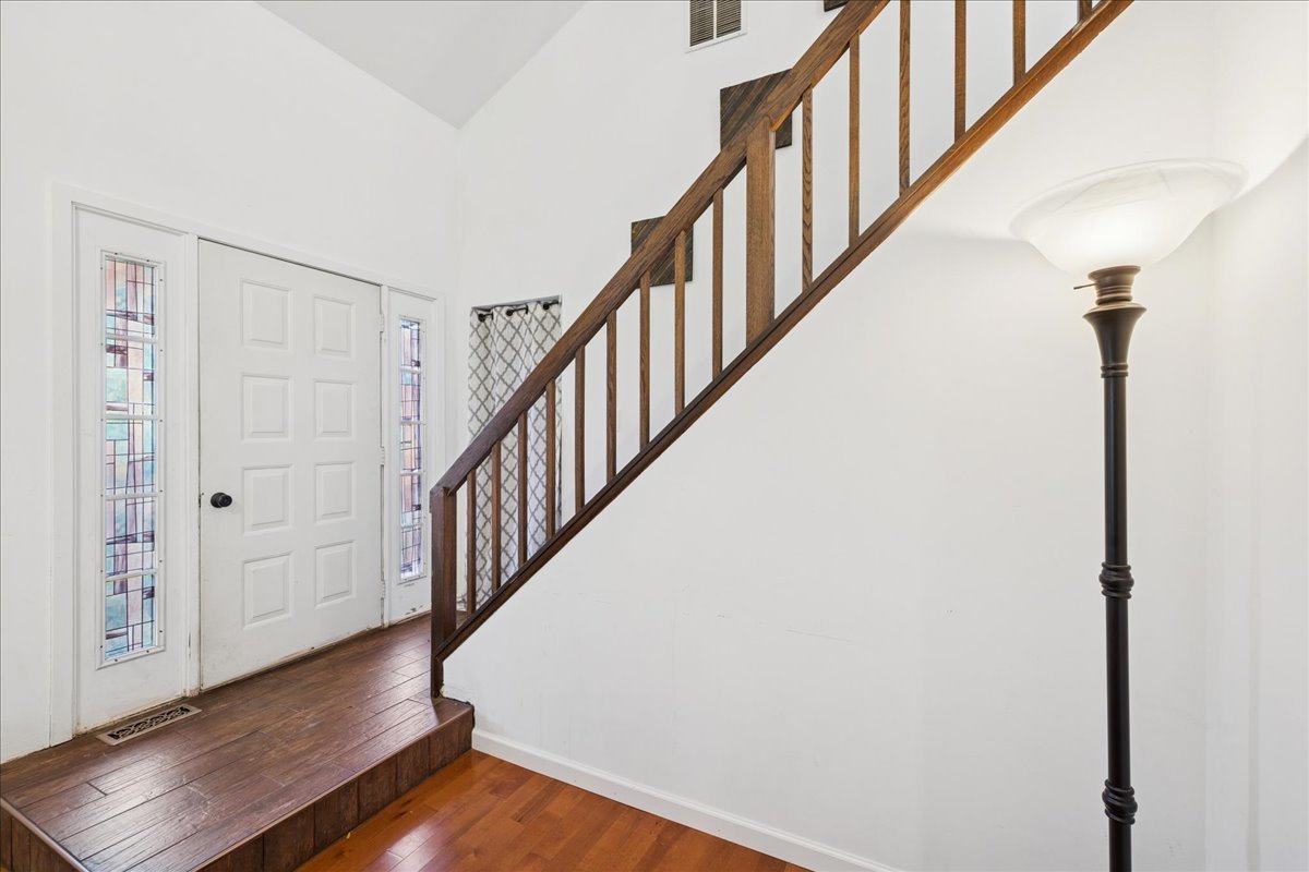 318 Juniper Circle, Streamwood, IL 60107