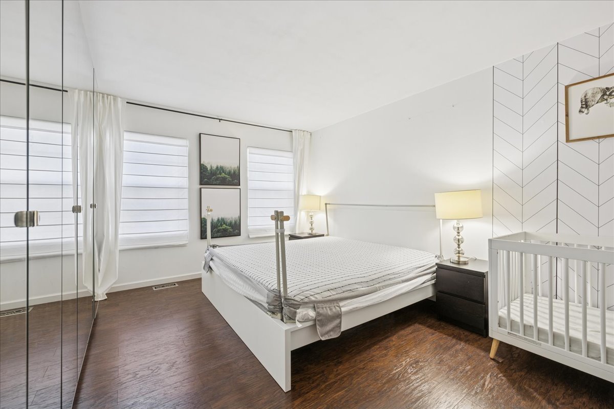 318 Juniper Circle, Streamwood, IL 60107