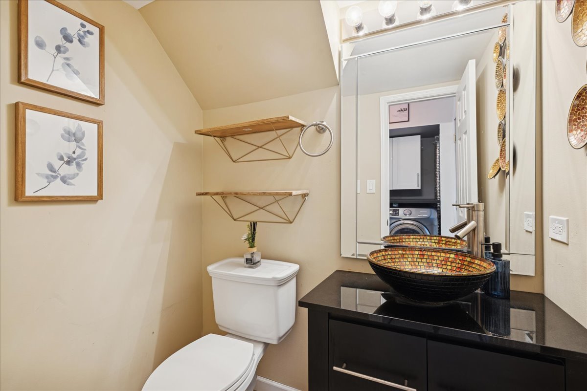 318 Juniper Circle, Streamwood, IL 60107