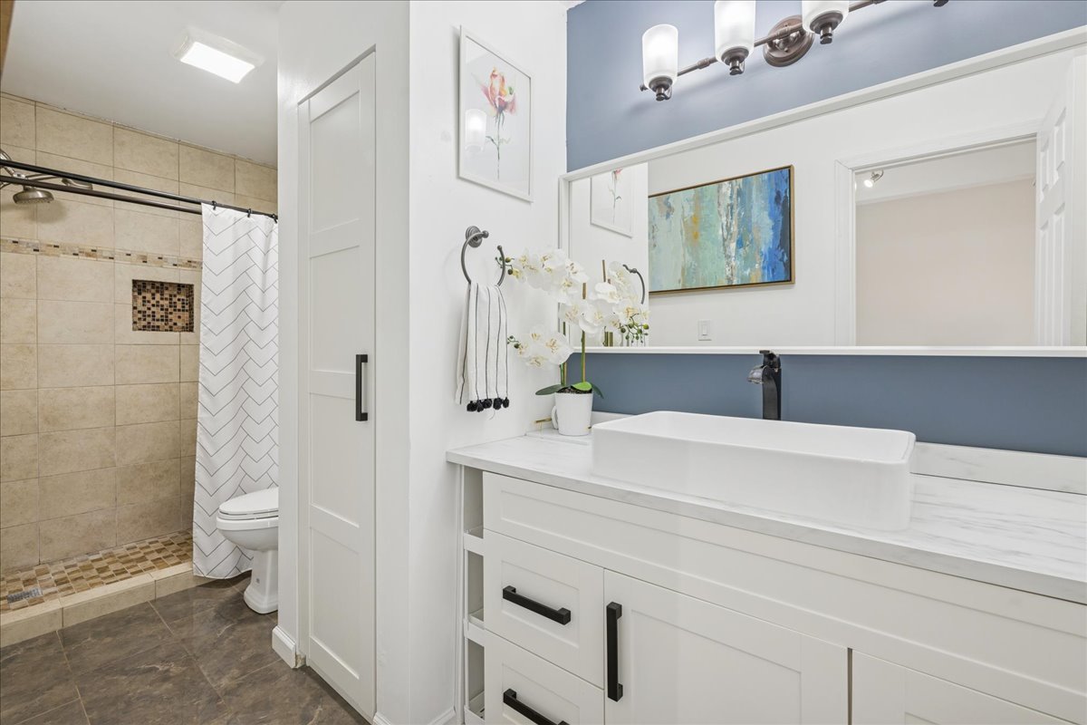 318 Juniper Circle, Streamwood, IL 60107