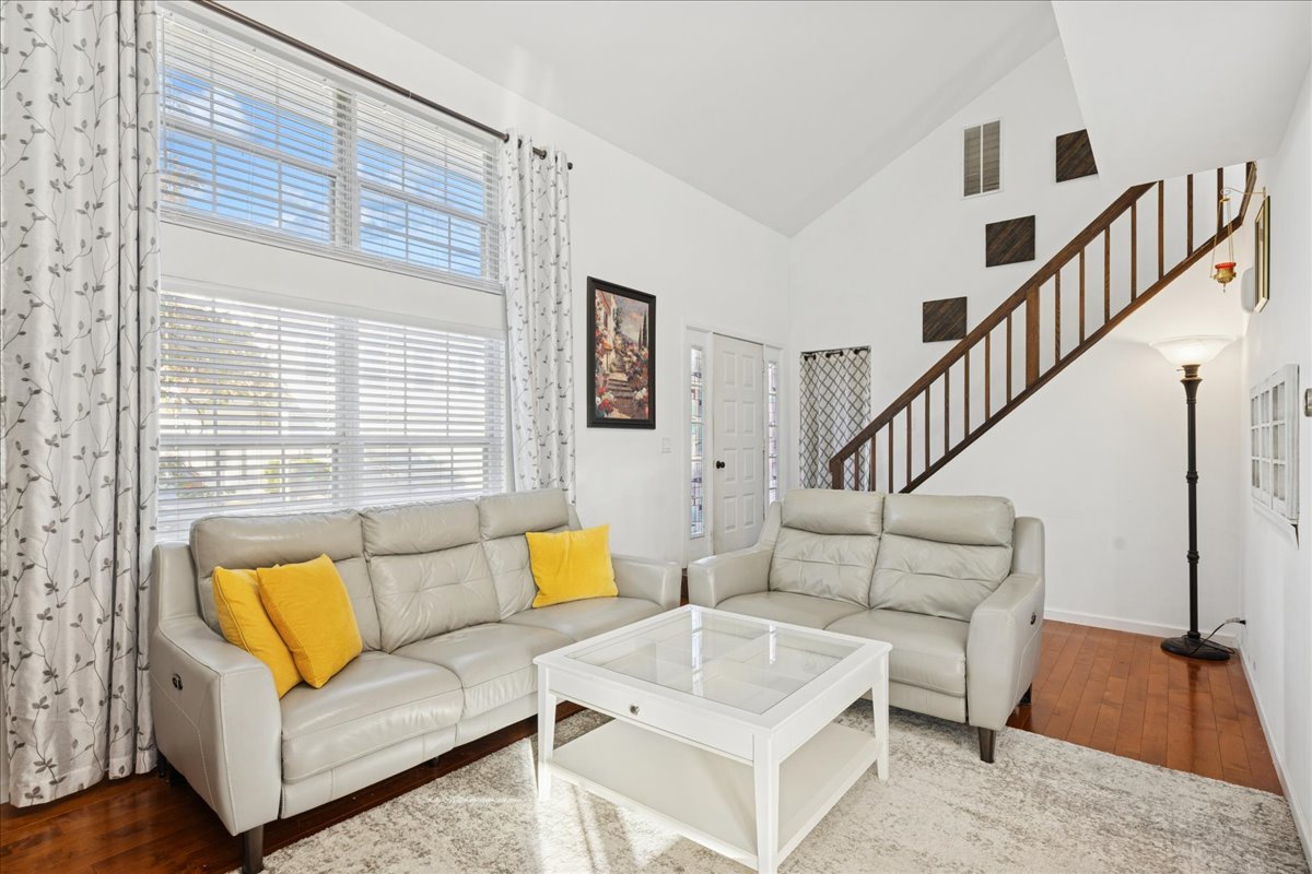 318 Juniper Circle, Streamwood, IL 60107