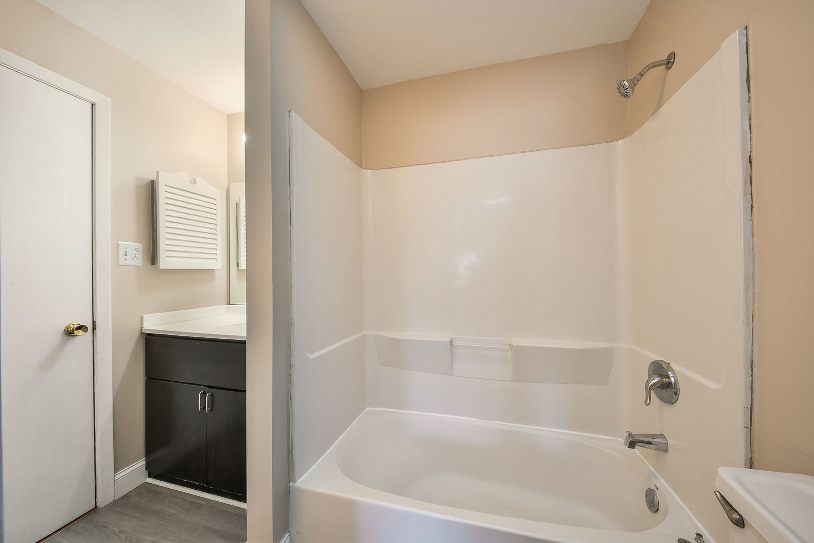 1705 Lakecliffe Drive #C, Wheaton, IL 60189