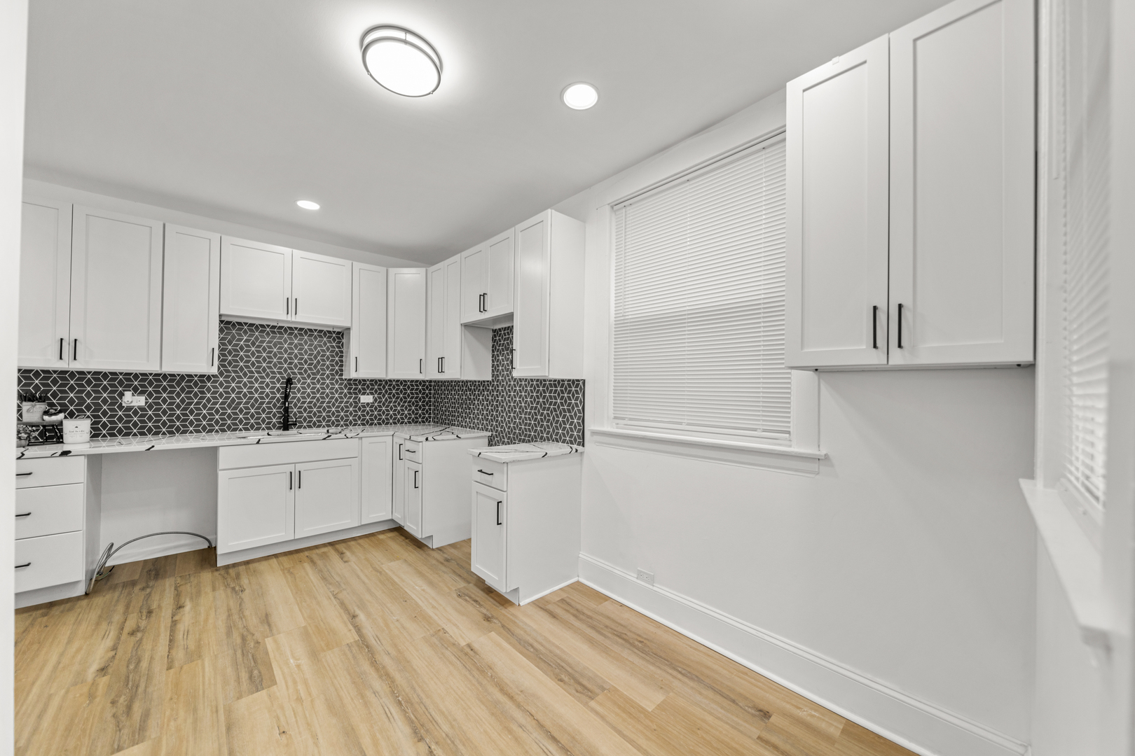 7537 S CLYDE Avenue, Chicago, IL 60649