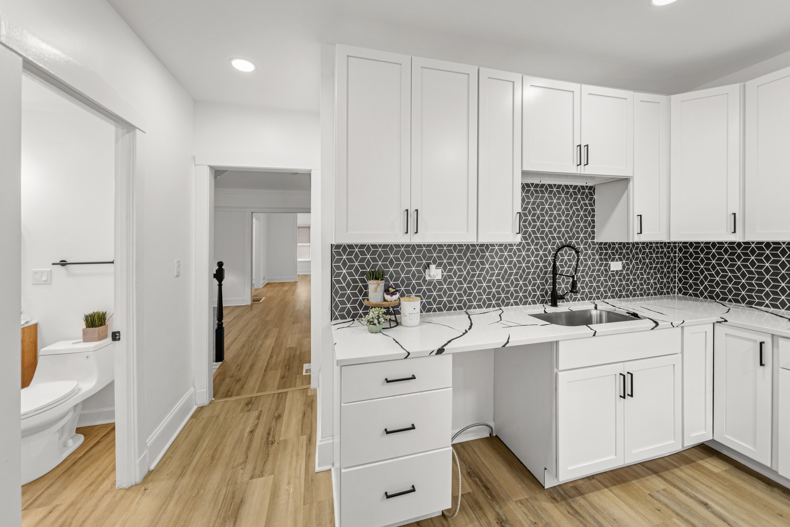 7537 S CLYDE Avenue, Chicago, IL 60649