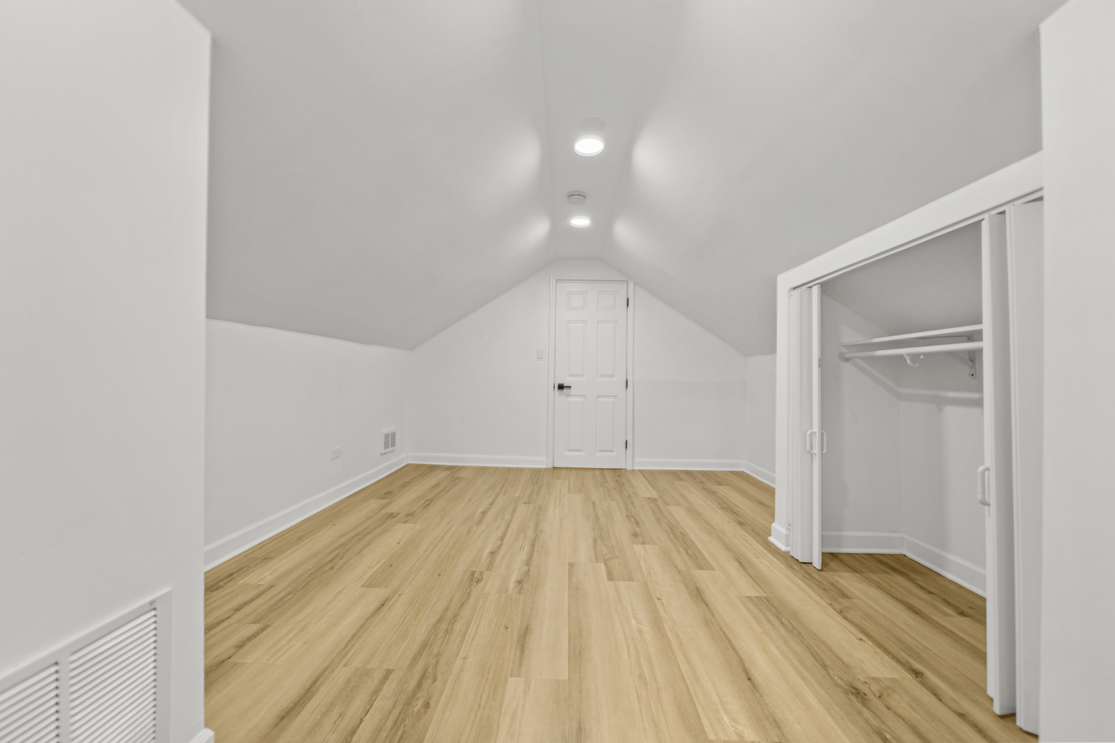 7537 S CLYDE Avenue, Chicago, IL 60649