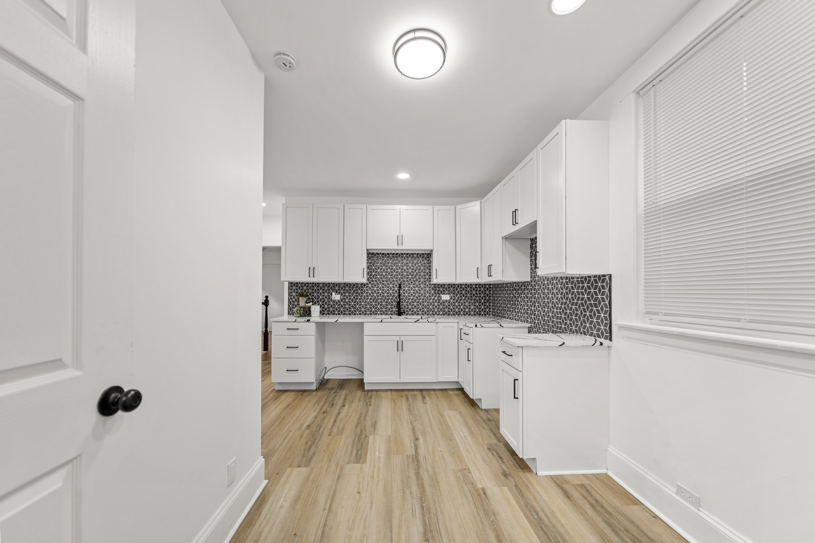 7537 S CLYDE Avenue, Chicago, IL 60649