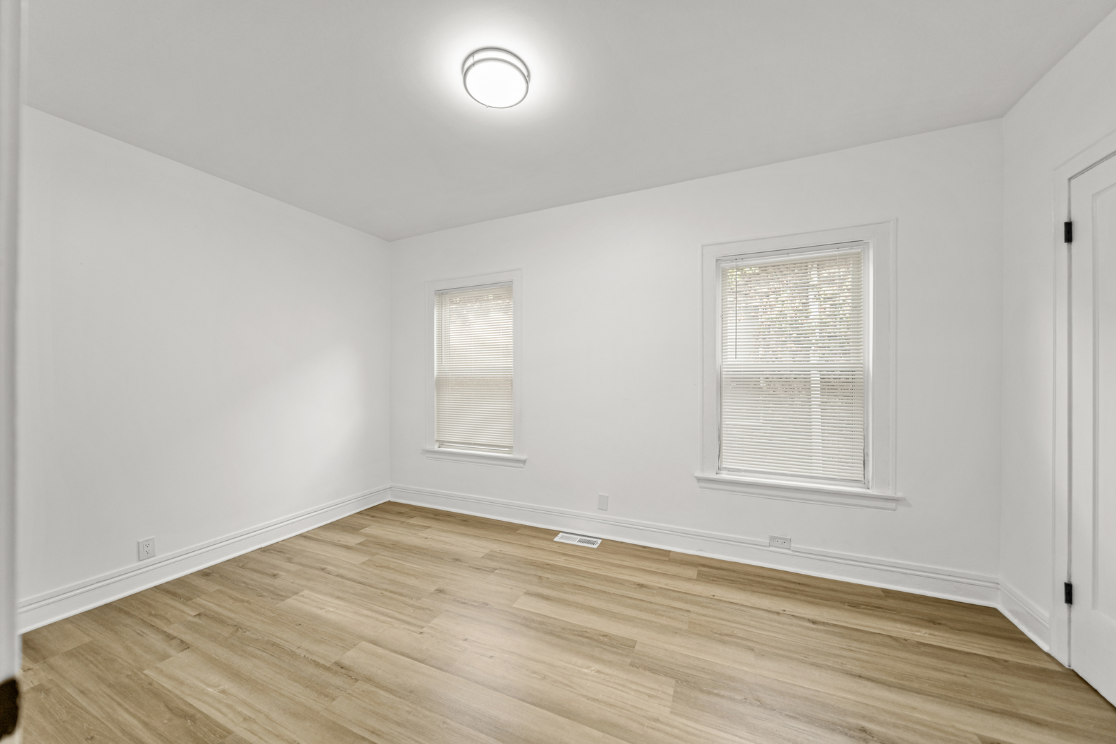 7537 S CLYDE Avenue, Chicago, IL 60649