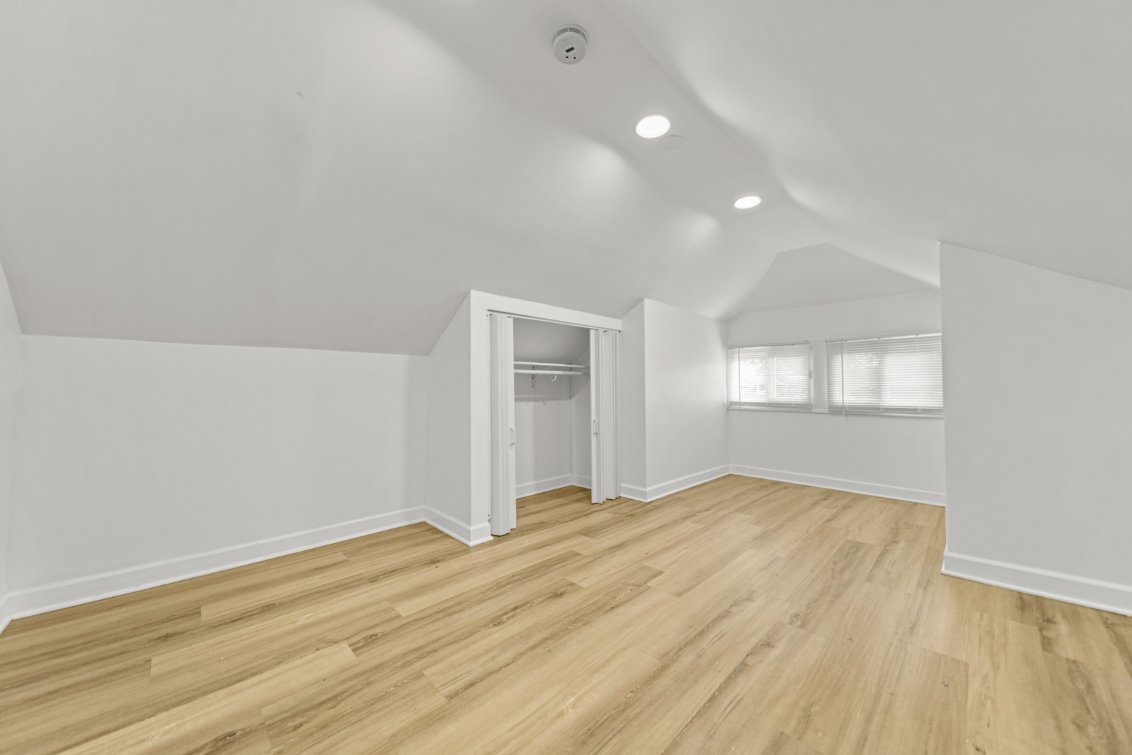 7537 S CLYDE Avenue, Chicago, IL 60649