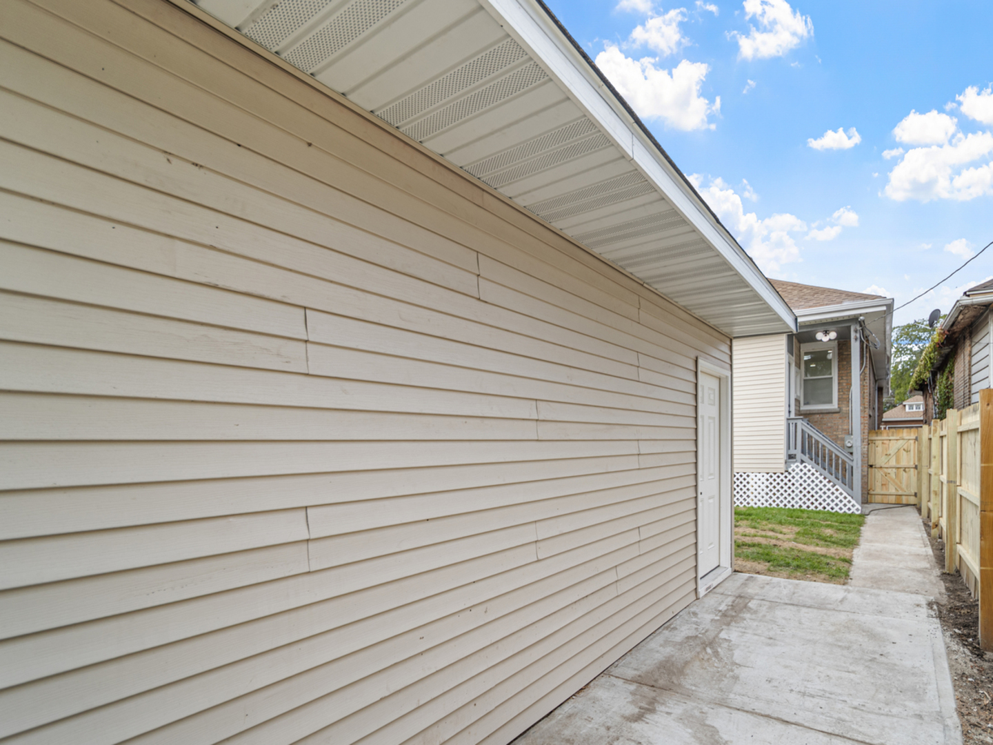 7537 S CLYDE Avenue, Chicago, IL 60649