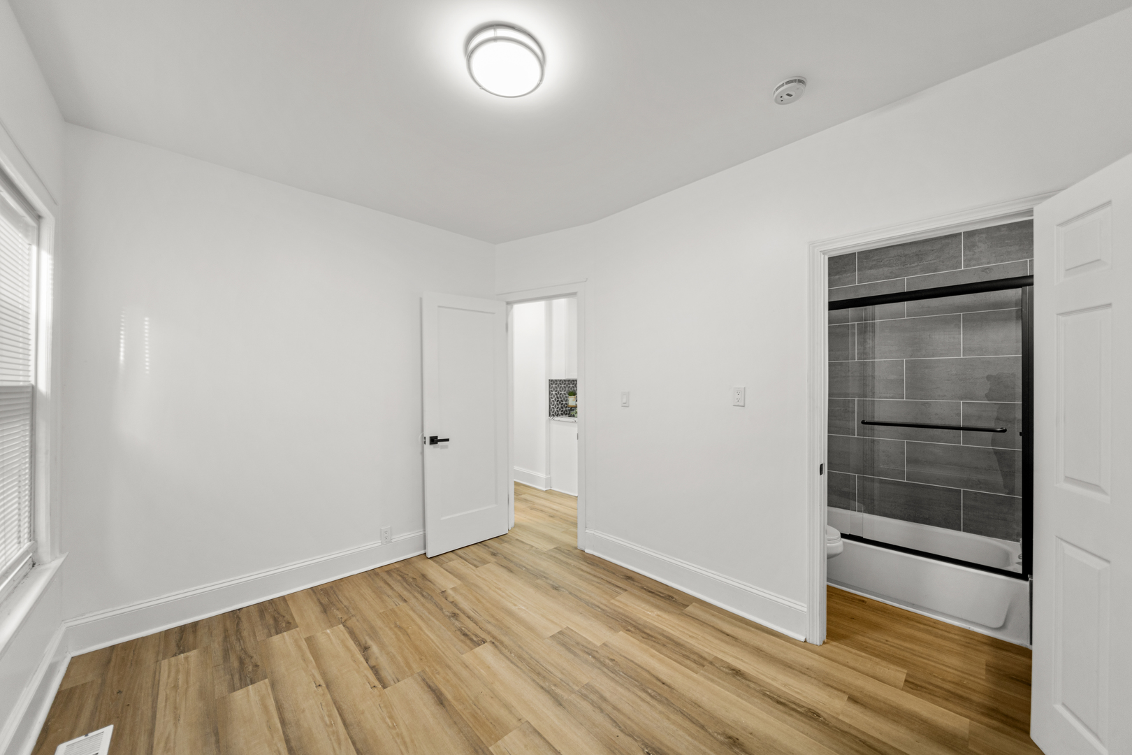 7537 S CLYDE Avenue, Chicago, IL 60649
