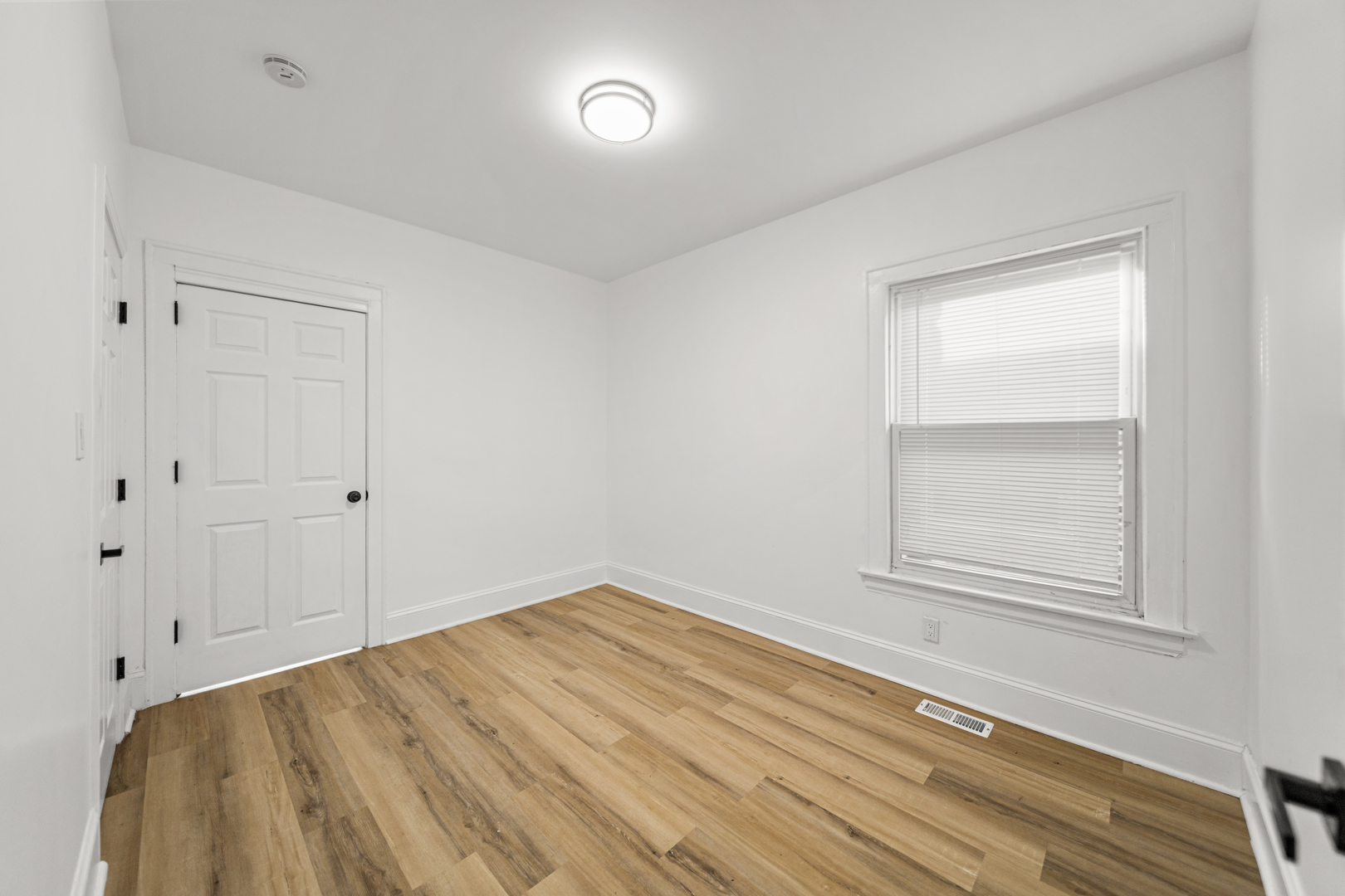 7537 S CLYDE Avenue, Chicago, IL 60649