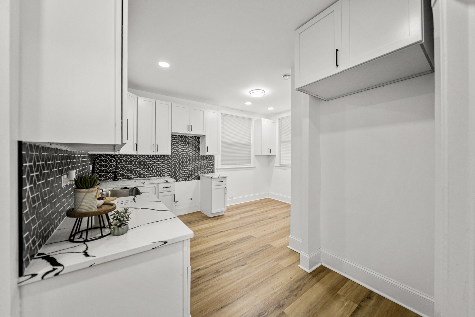 7537 S CLYDE Avenue, Chicago, IL 60649