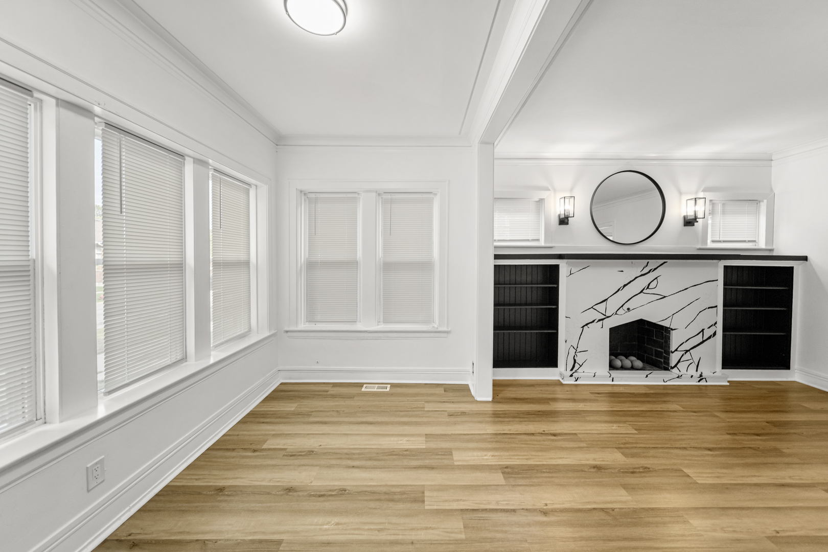 7537 S CLYDE Avenue, Chicago, IL 60649