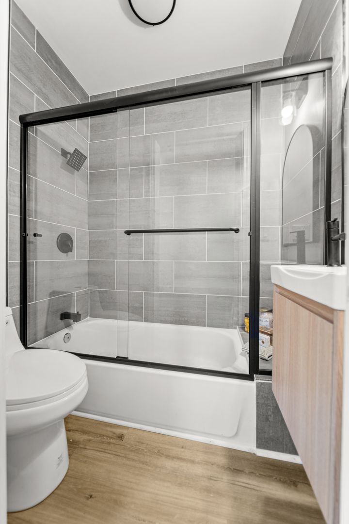 7537 S CLYDE Avenue, Chicago, IL 60649