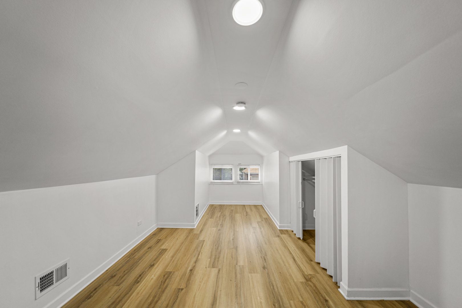 7537 S CLYDE Avenue, Chicago, IL 60649
