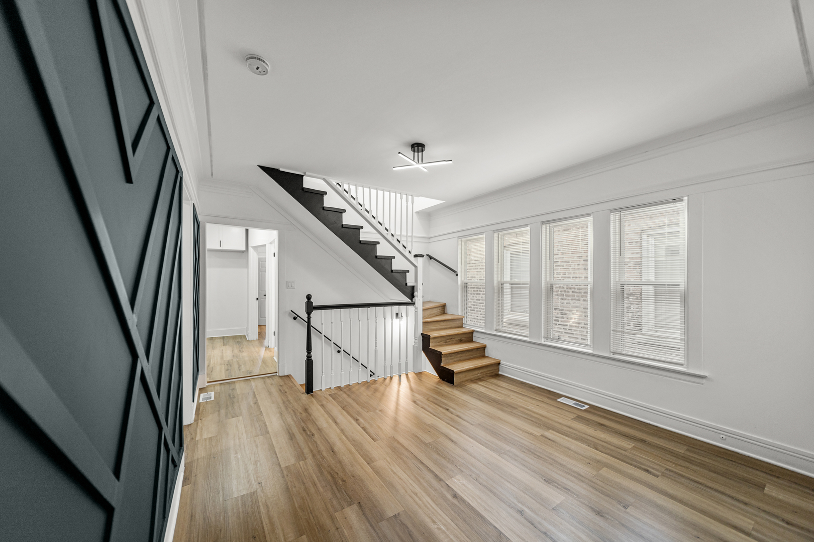 7537 S CLYDE Avenue, Chicago, IL 60649