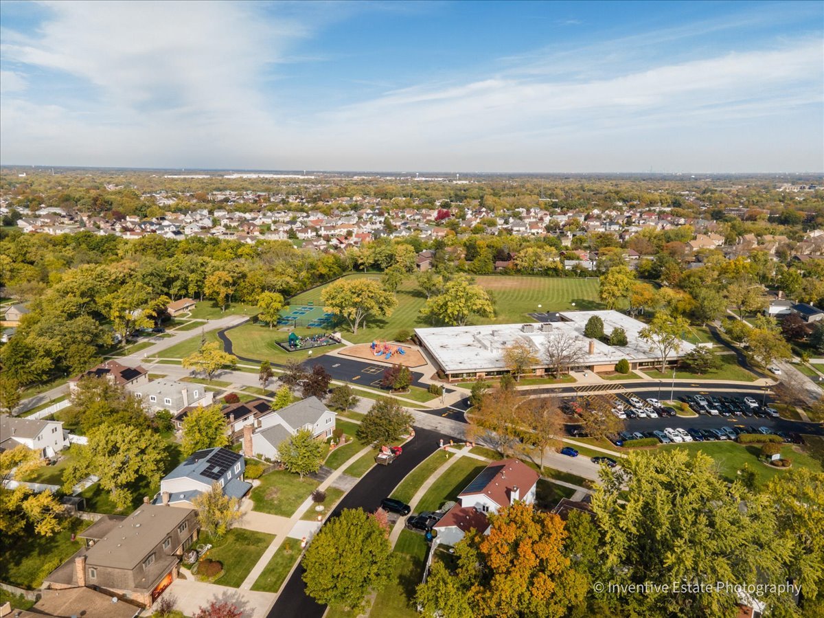 835 Maple Road, Flossmoor, IL 60422