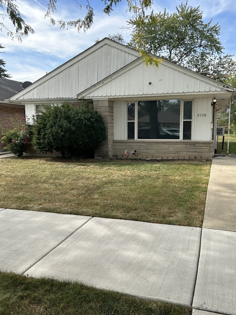 9528 S Bennett Avenue, Chicago, IL 60617