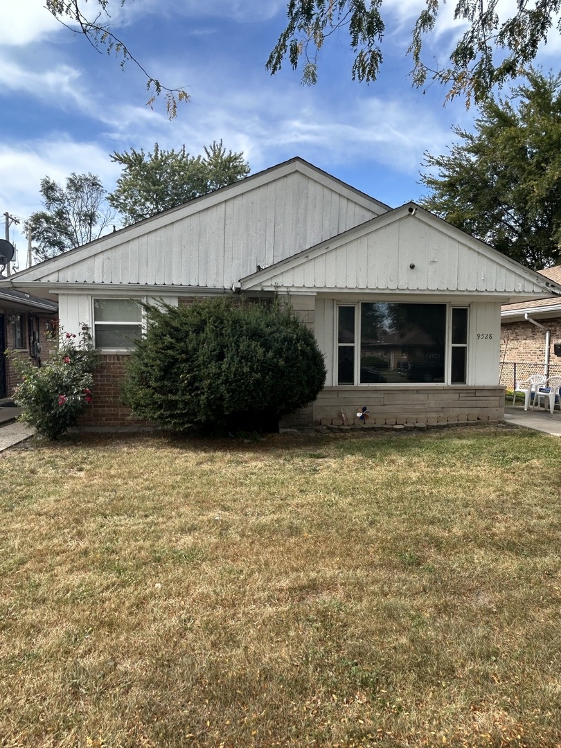 9528 S Bennett Avenue, Chicago, IL 60617