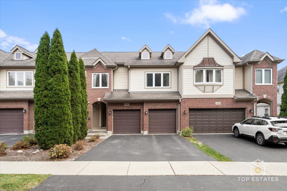 1631 PAULINE Circle, Mundelein, IL 60060