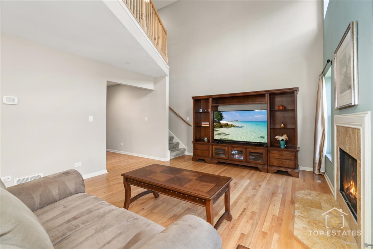 1631 PAULINE Circle, Mundelein, IL 60060