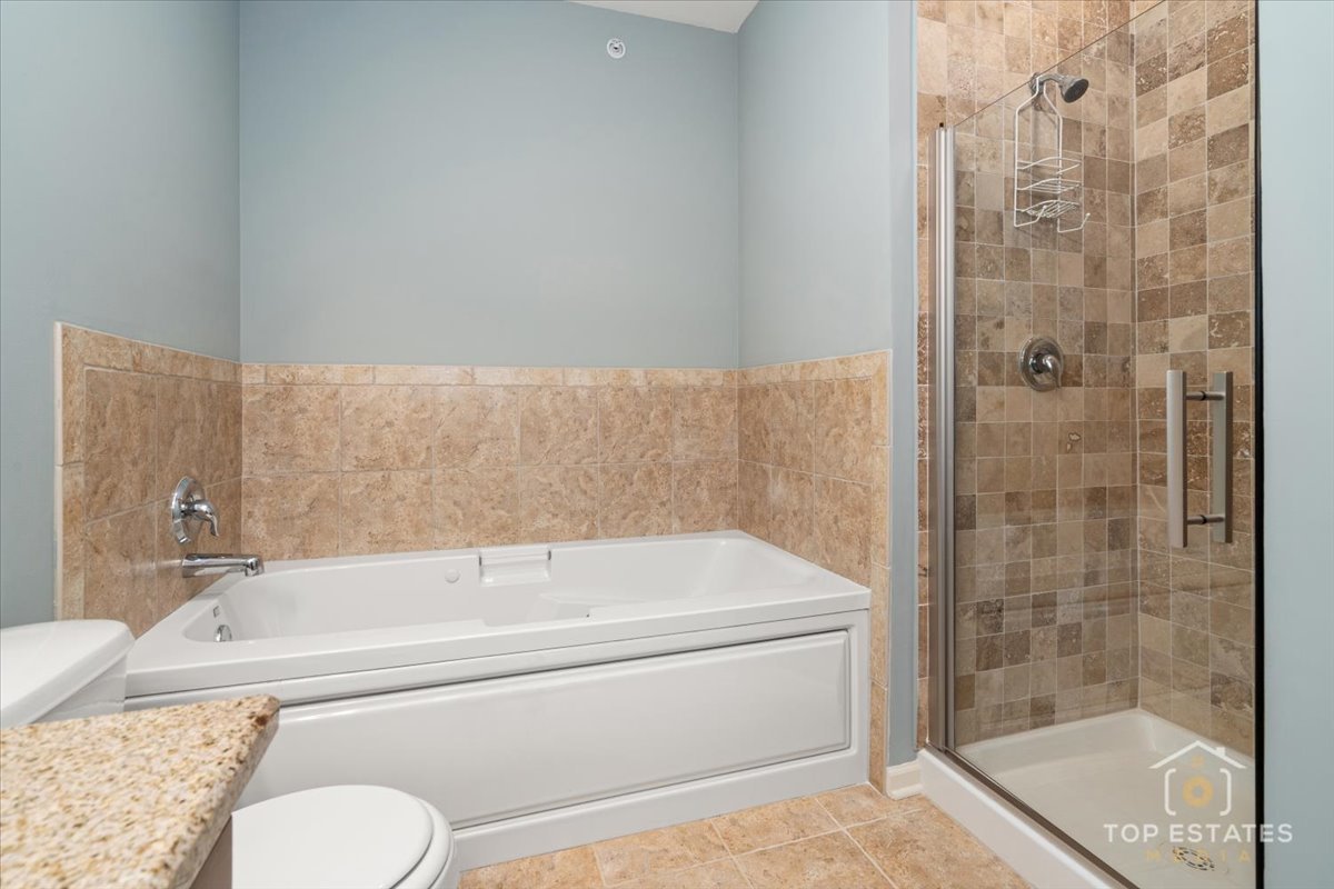 1631 PAULINE Circle, Mundelein, IL 60060