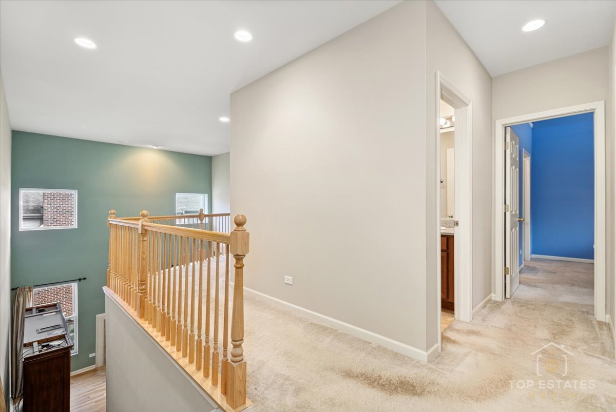 1631 PAULINE Circle, Mundelein, IL 60060