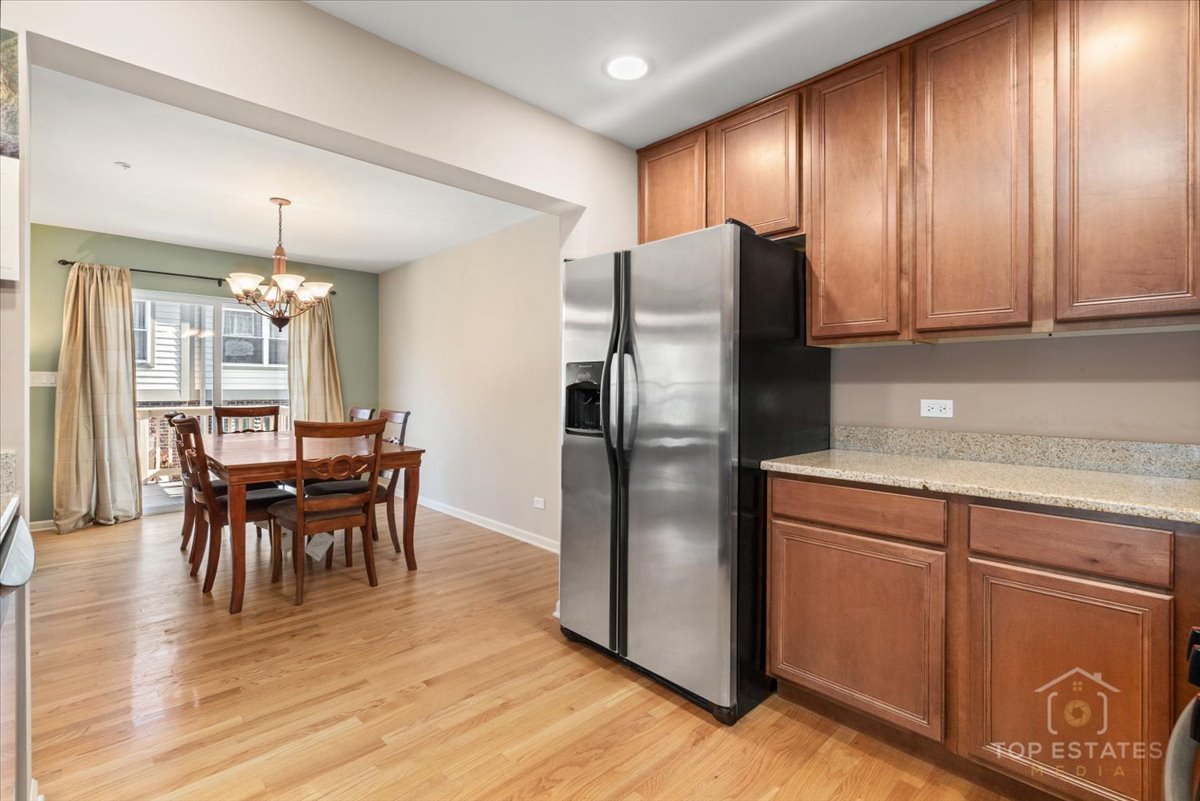 1631 PAULINE Circle, Mundelein, IL 60060