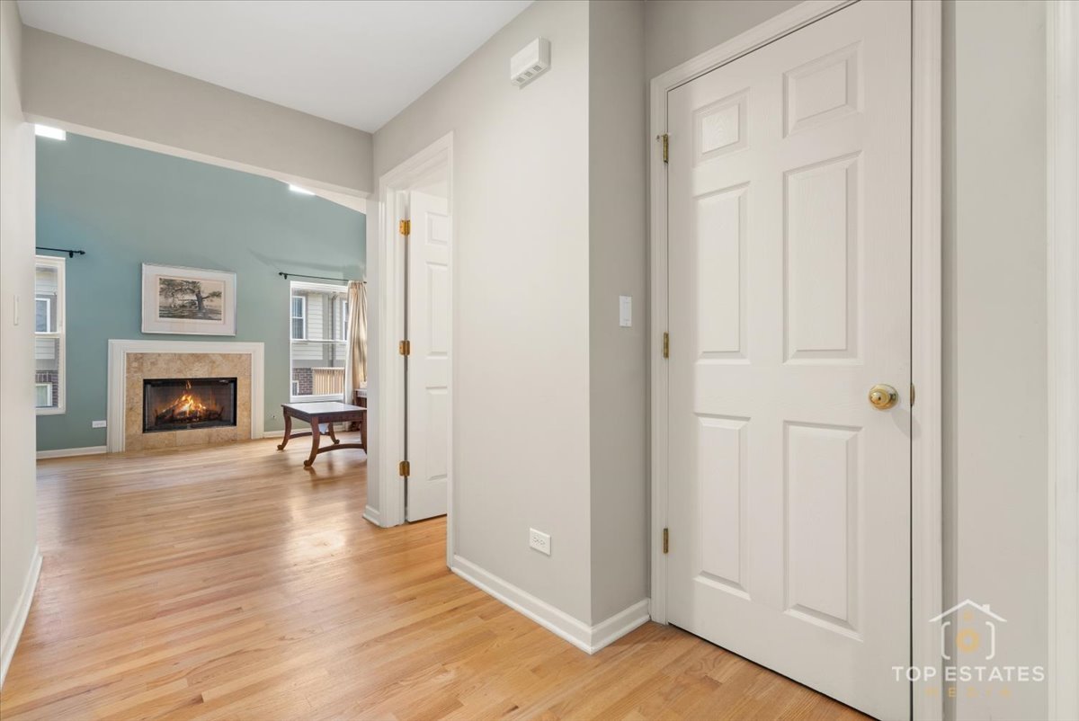 1631 PAULINE Circle, Mundelein, IL 60060