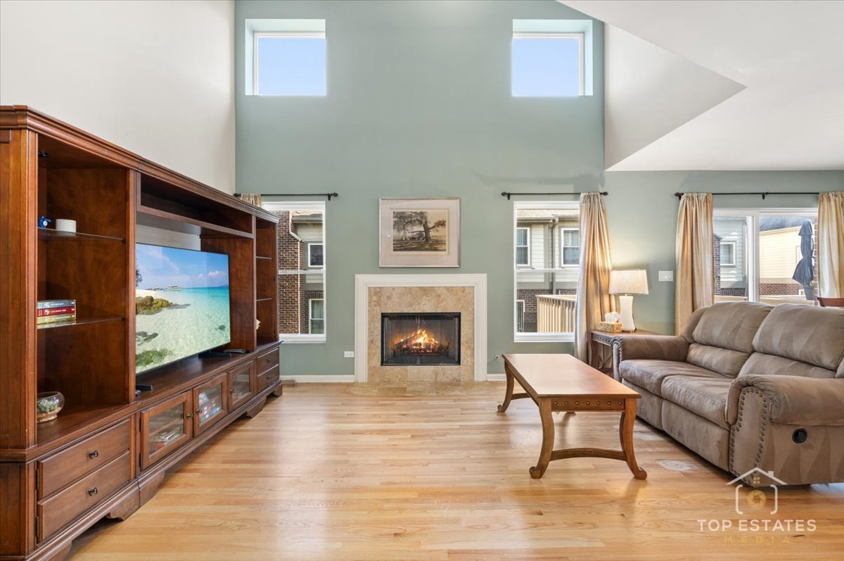 1631 PAULINE Circle, Mundelein, IL 60060